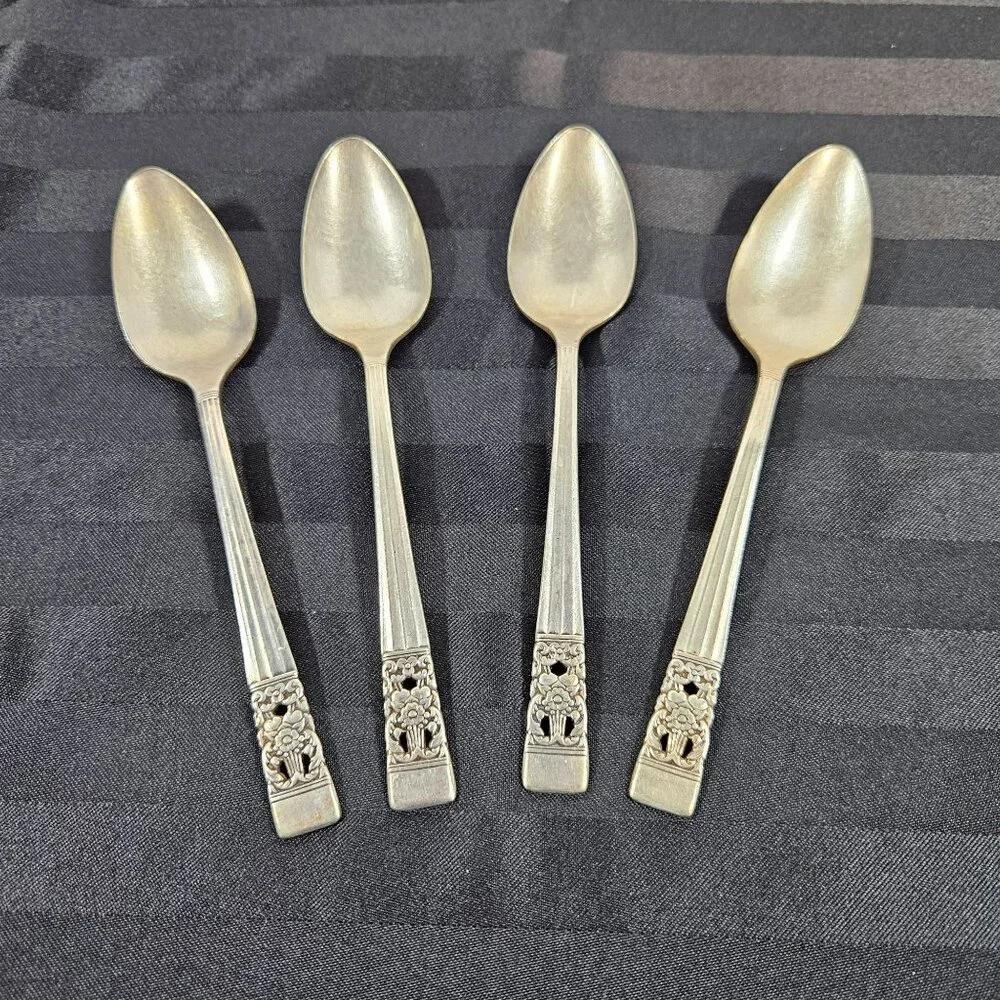 Vintage Oneida‎ Community Plate Silverplate 4 Teaspoons Coronation Pattern